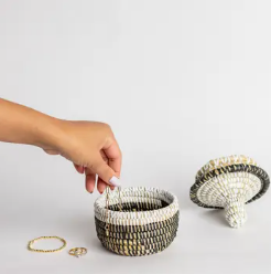 LARGE WOVEN BASKET WITH LID